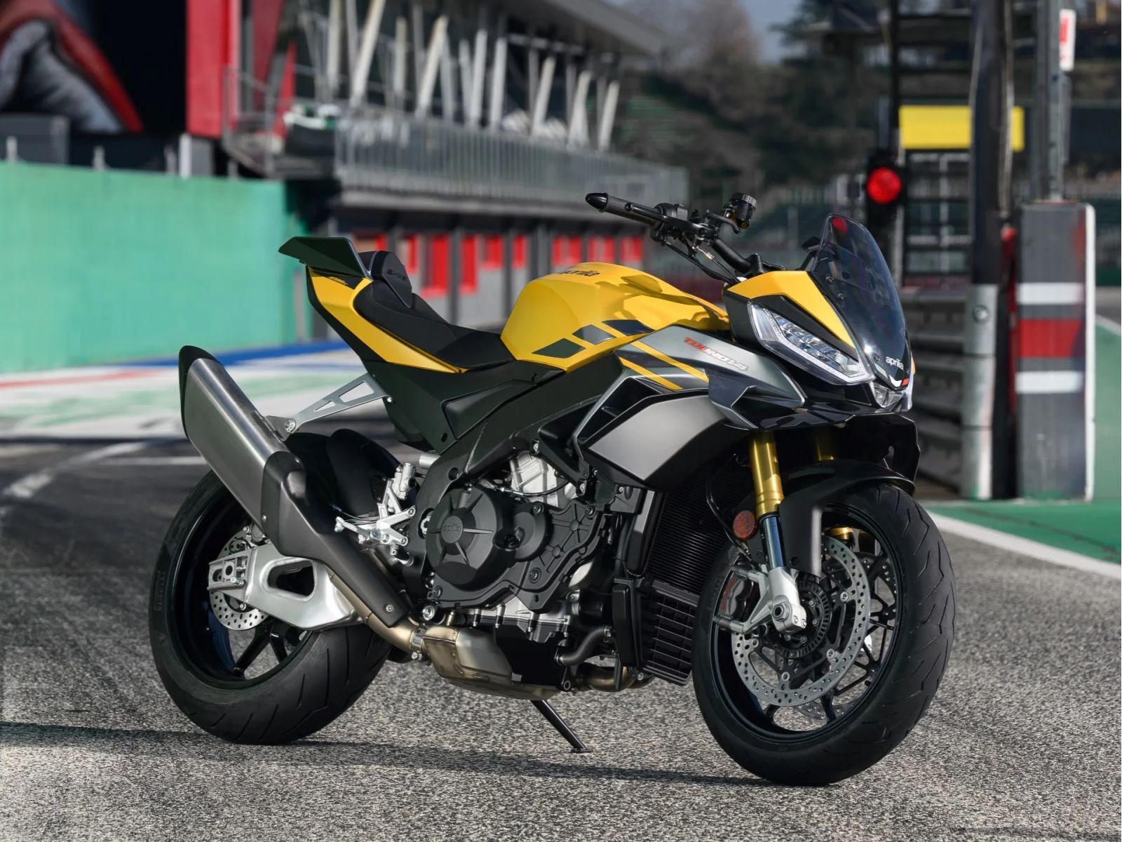Мотоцикл APRILIA Tuono V4 1100 (SCORPION YELLOW) 2026